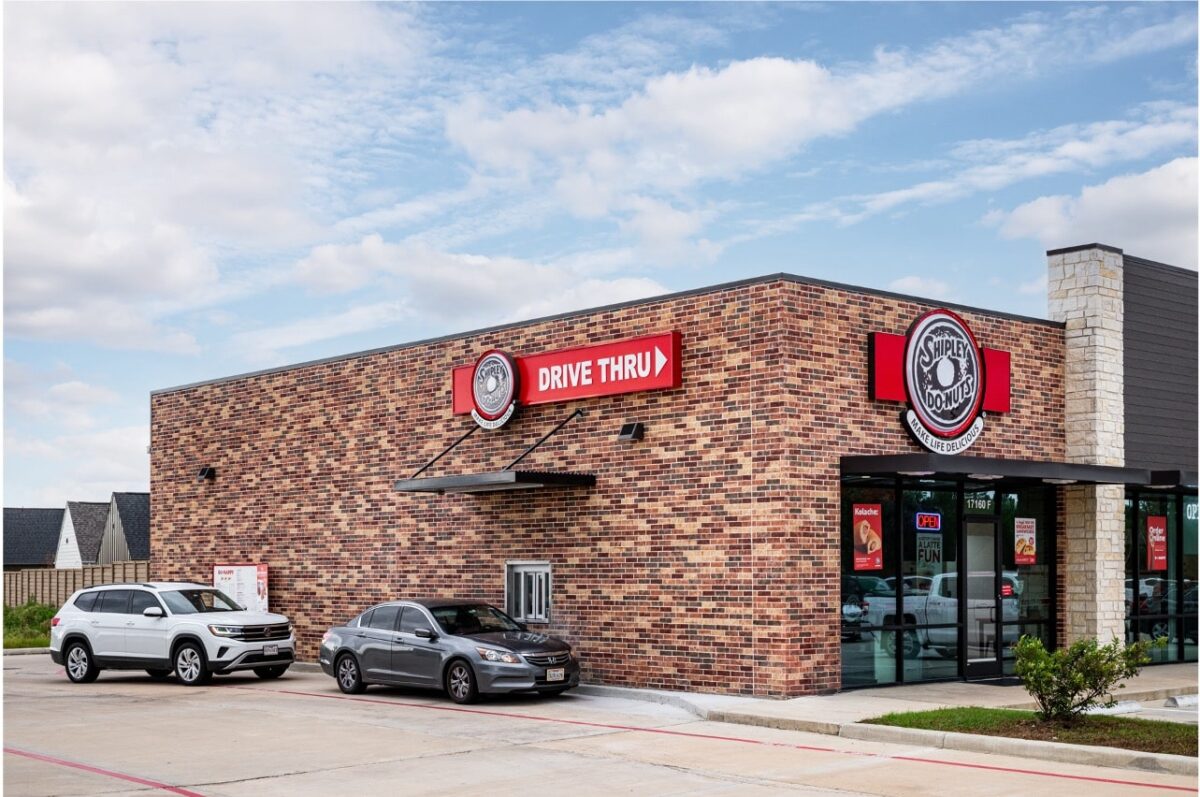 Image of the outside of a Shipley Do-Nuts